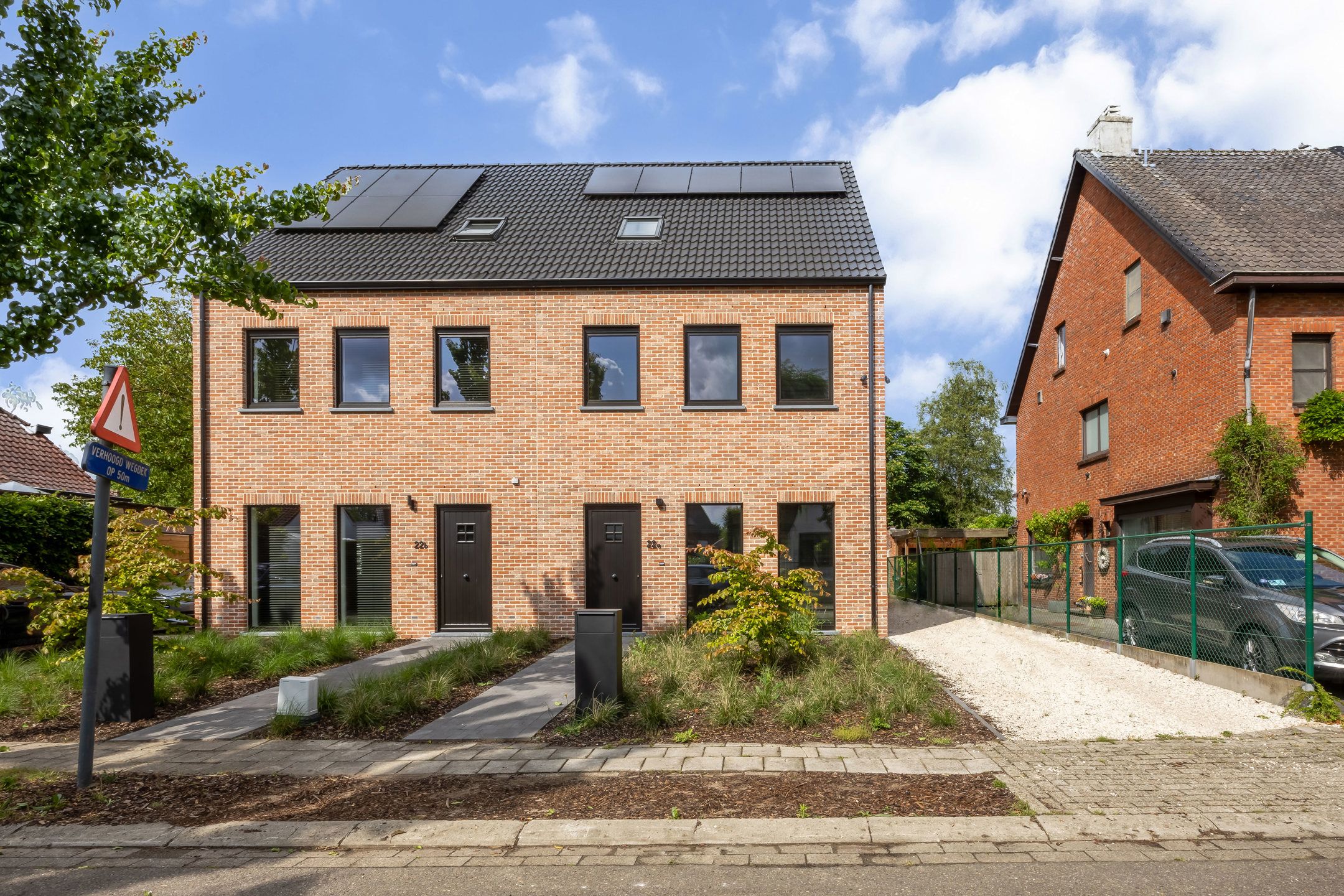 Instapklare BEN-woning met topafwerking in hartje Schilde foto {{pictureIndex}}