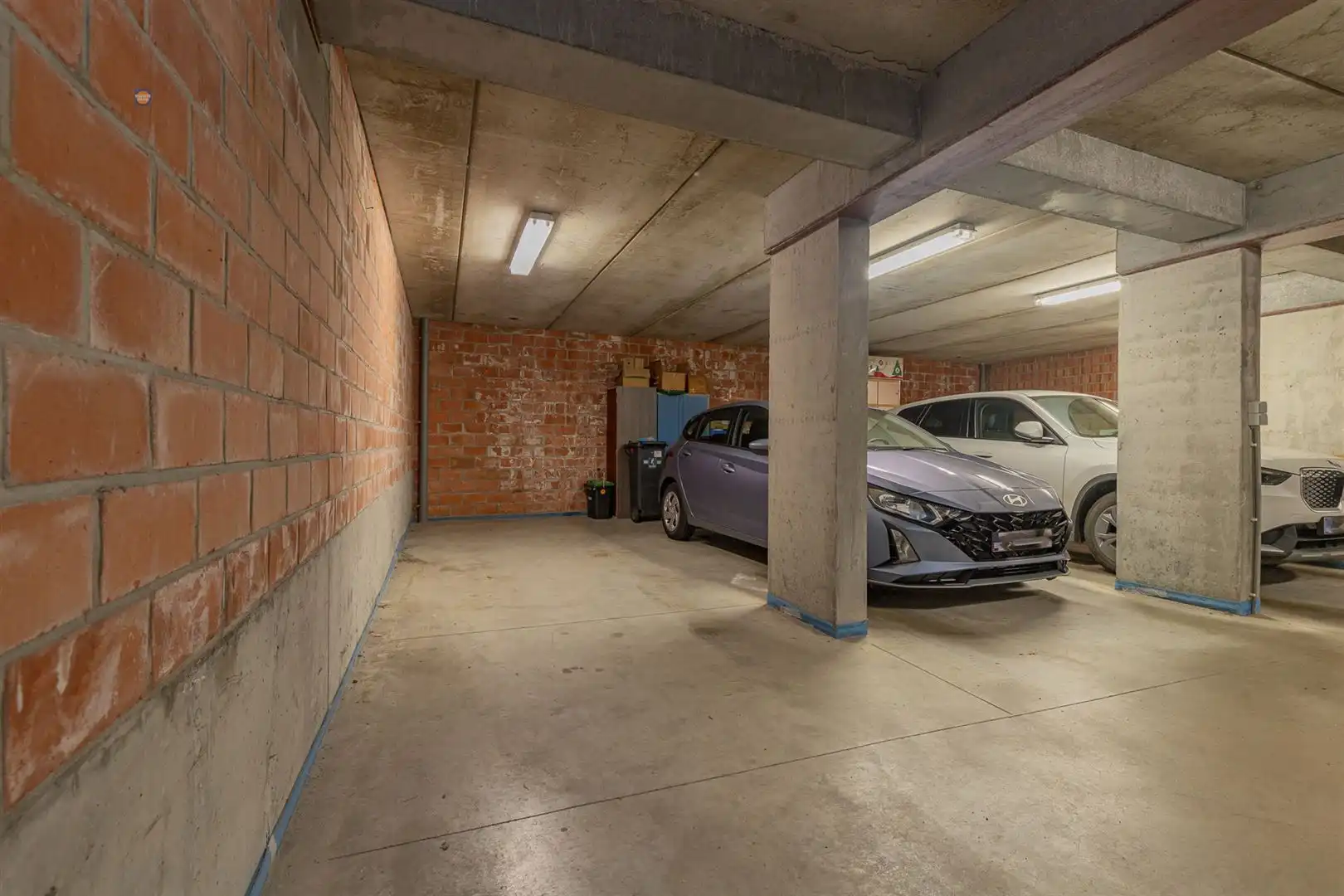 Ruim 3-slpk appartement met 2 autostaanplaatsen foto 14