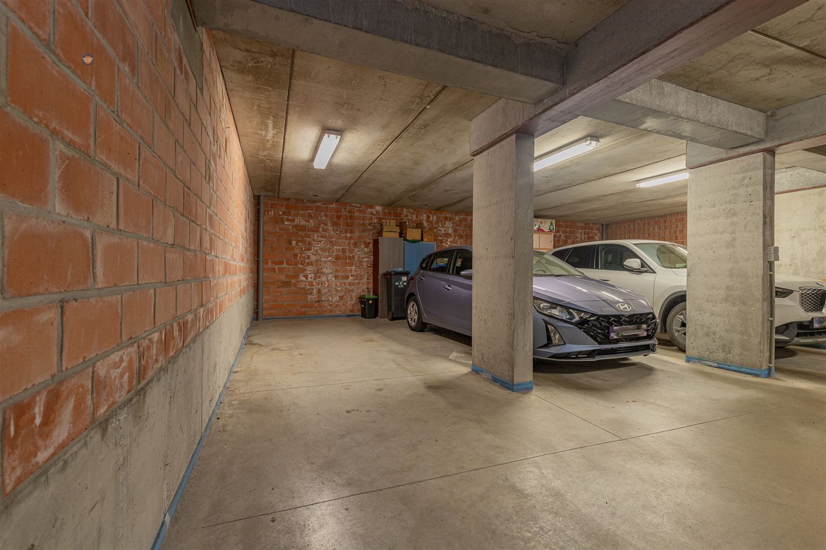 Ruim 3-slpk appartement met 2 autostaanplaatsen foto 14