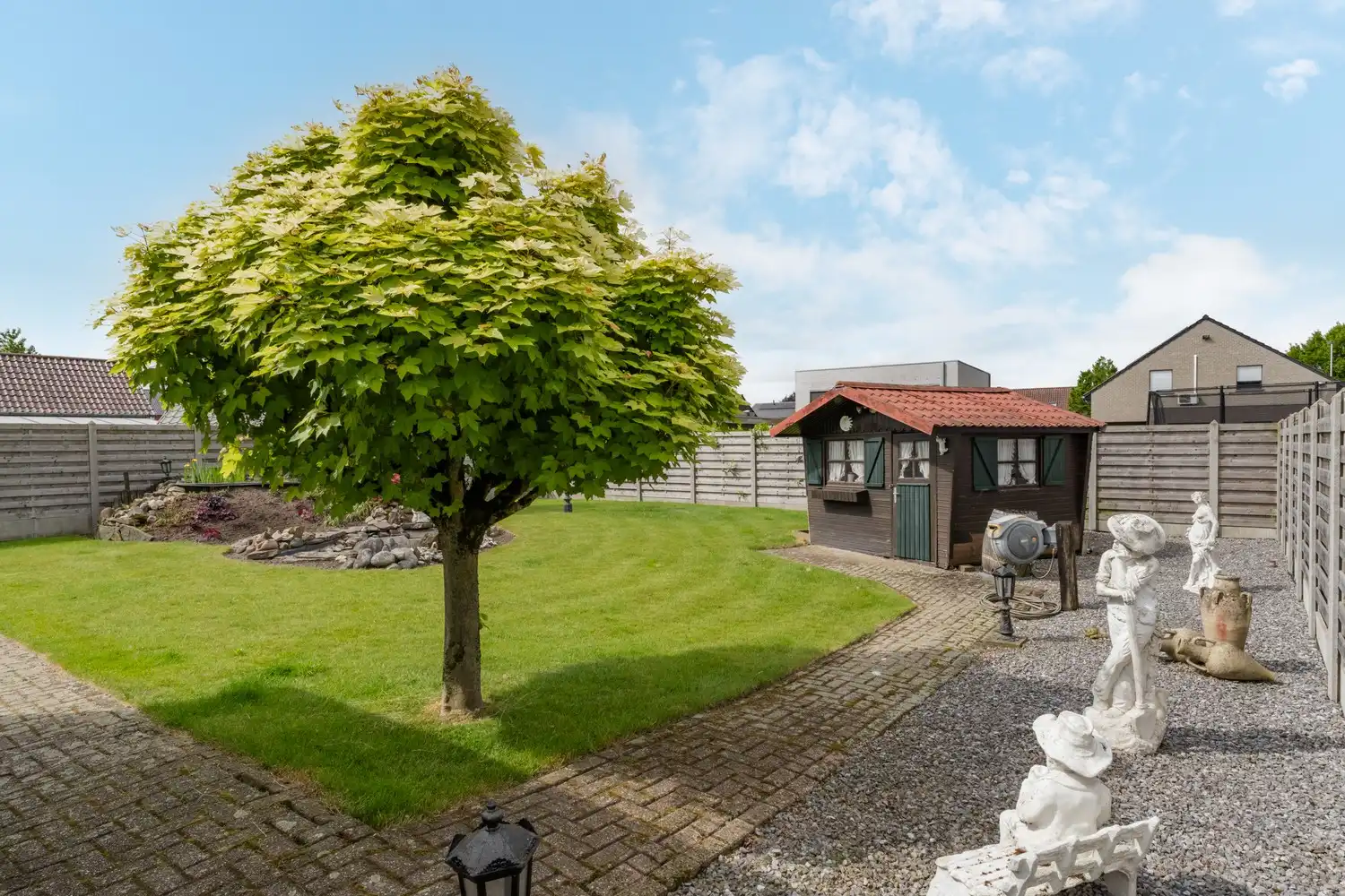 Charmante op te frissen woning van 187 m² op een toplocatie in Pelt! foto 33