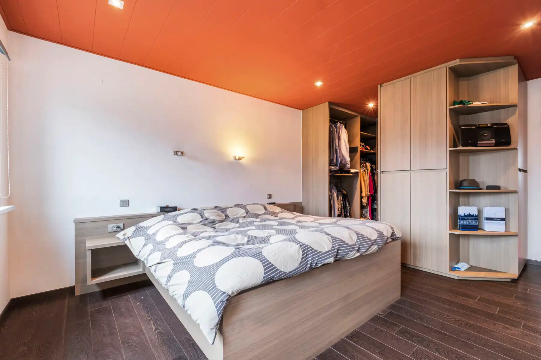 Ruime woning met loods in het industriepark te Oostende. foto 11