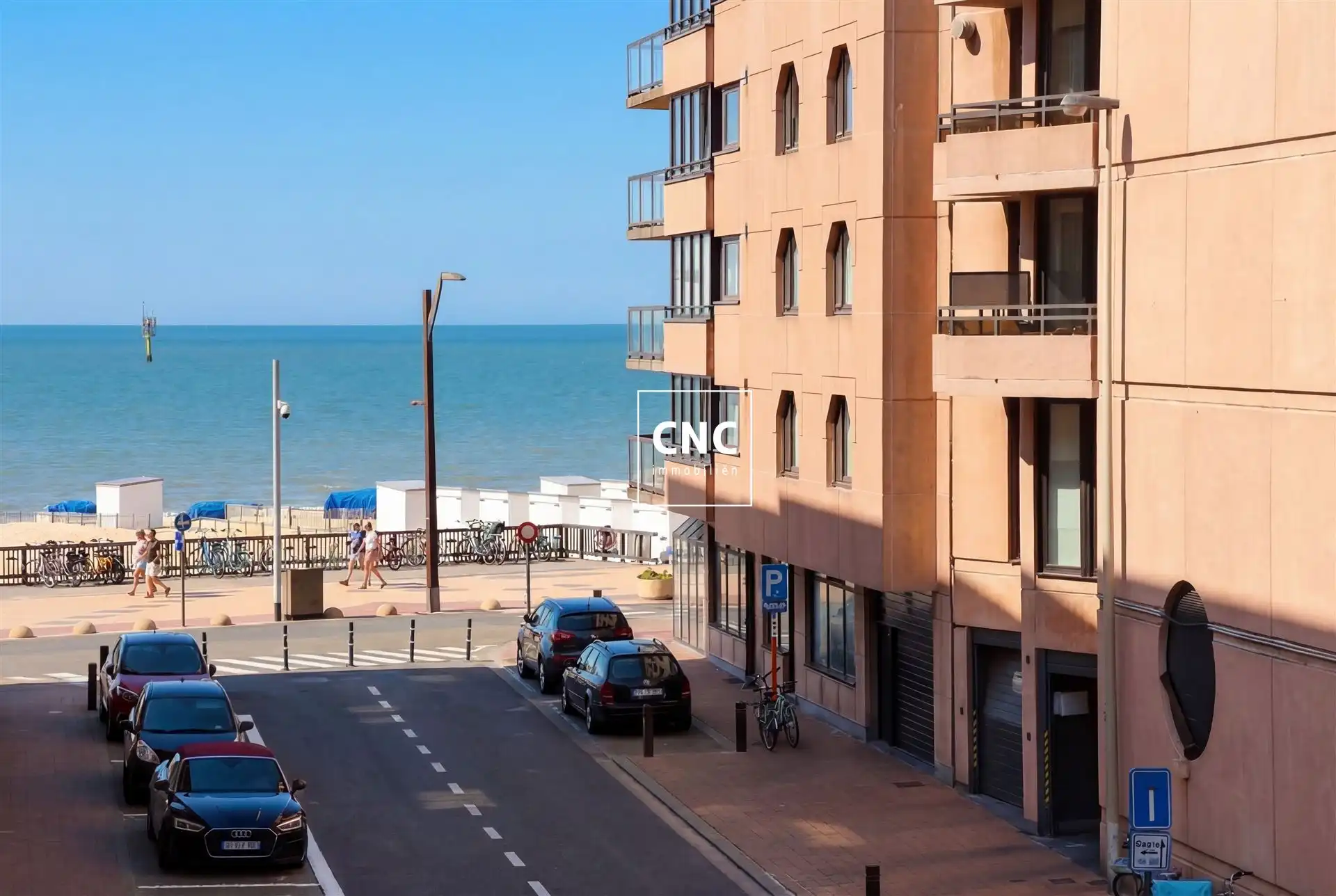 Gemeubeld en instapklaar appartement met zijdelings zeezicht foto {{pictureIndex}}