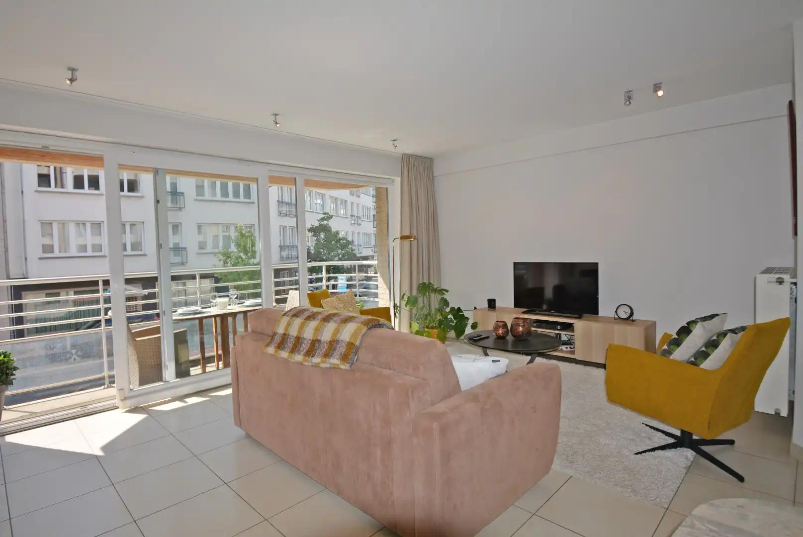 Ruim en lichtrijk appartement met 2 slaapkamers vlakbij het Rubensplein. foto 7