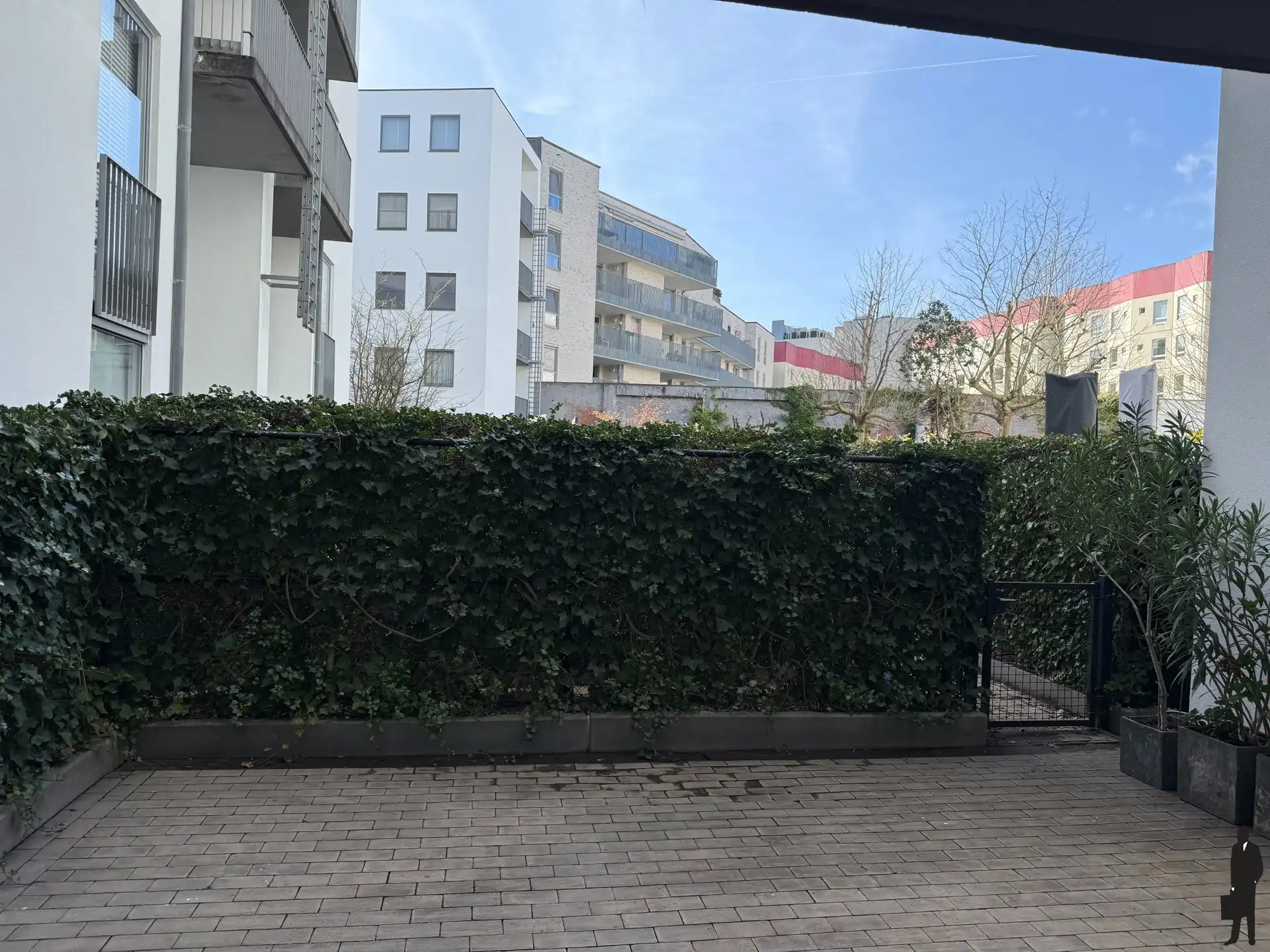 Lichtrijk gelijkvloers appartement met ruim terras foto 5