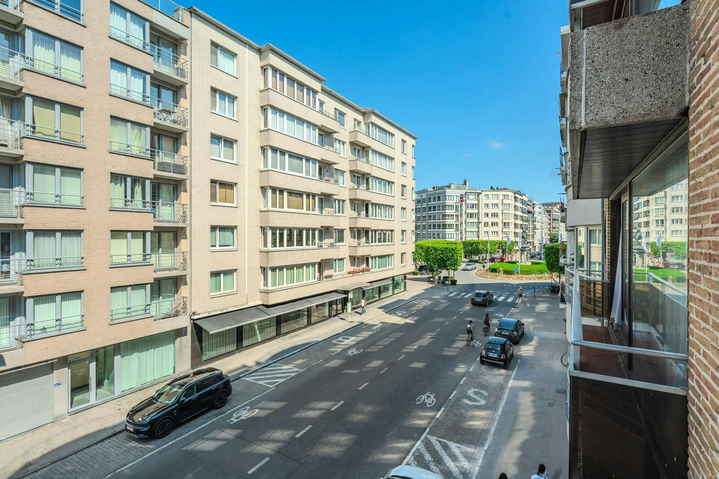 Ruim investeringsappartement met 2 slaapkamers te Oostende foto 2