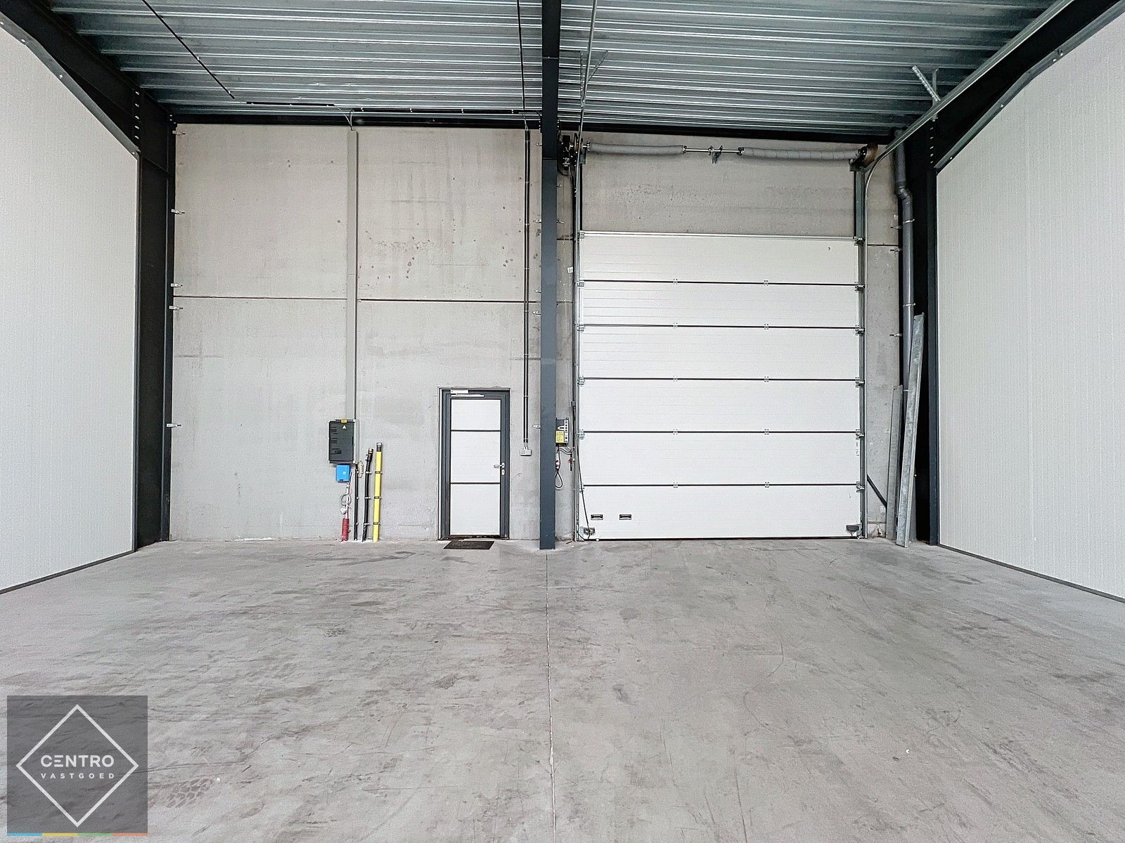 Instapklare loods van 257m² (met 2 parkings) TE HUUR op KMO-site zonder gemeenschappelijke kosten ! foto 4