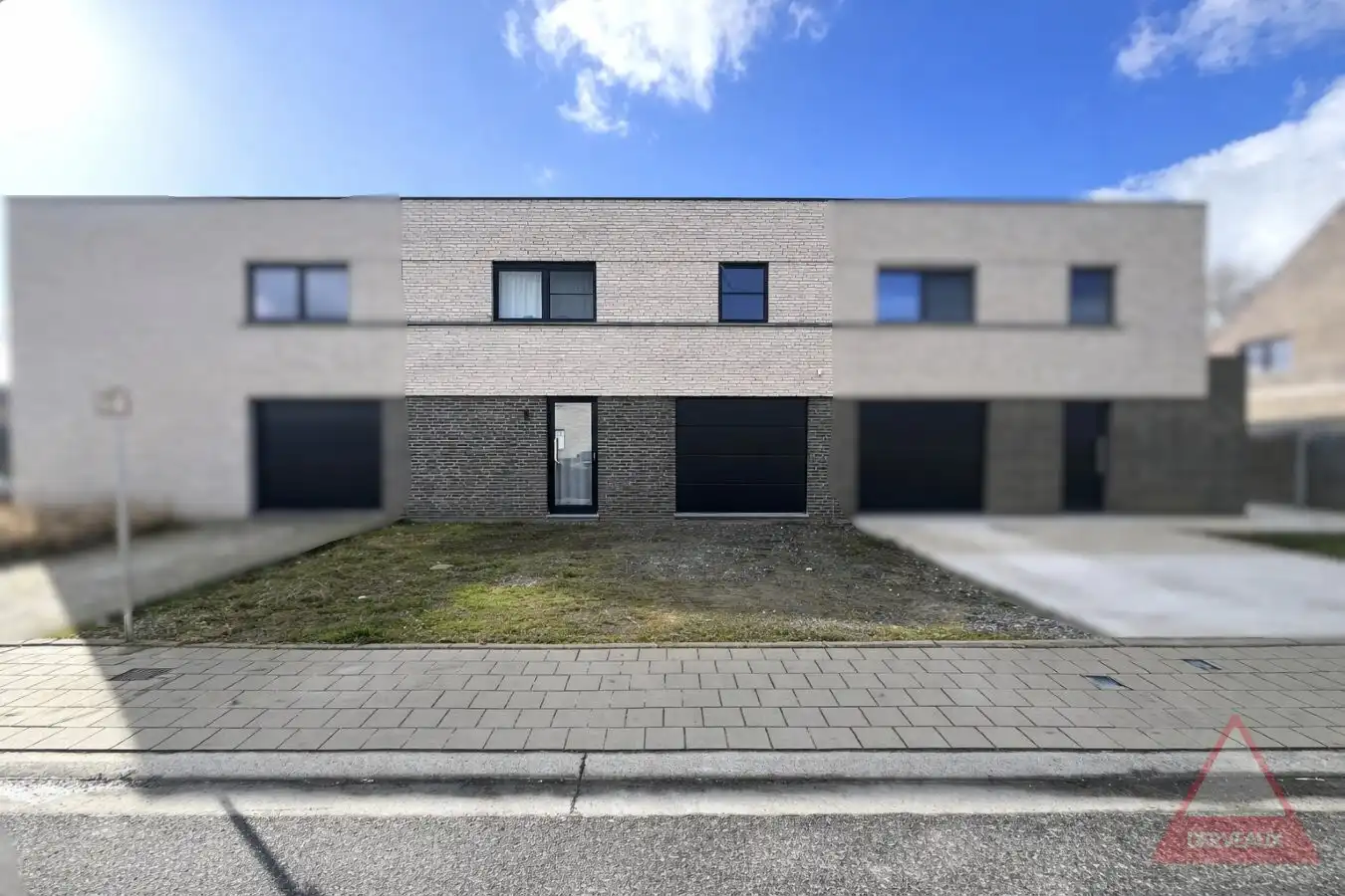Moorslede – Recente energiezuinige nieuwbouwwoning met 3 slaapkamers en garage foto {{pictureIndex}}