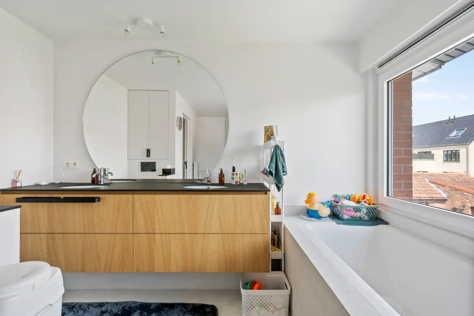 Instapklare woning met 3 slaapkamers, dressing, garage en tuin op een rustige ligging in Ledegem foto 9