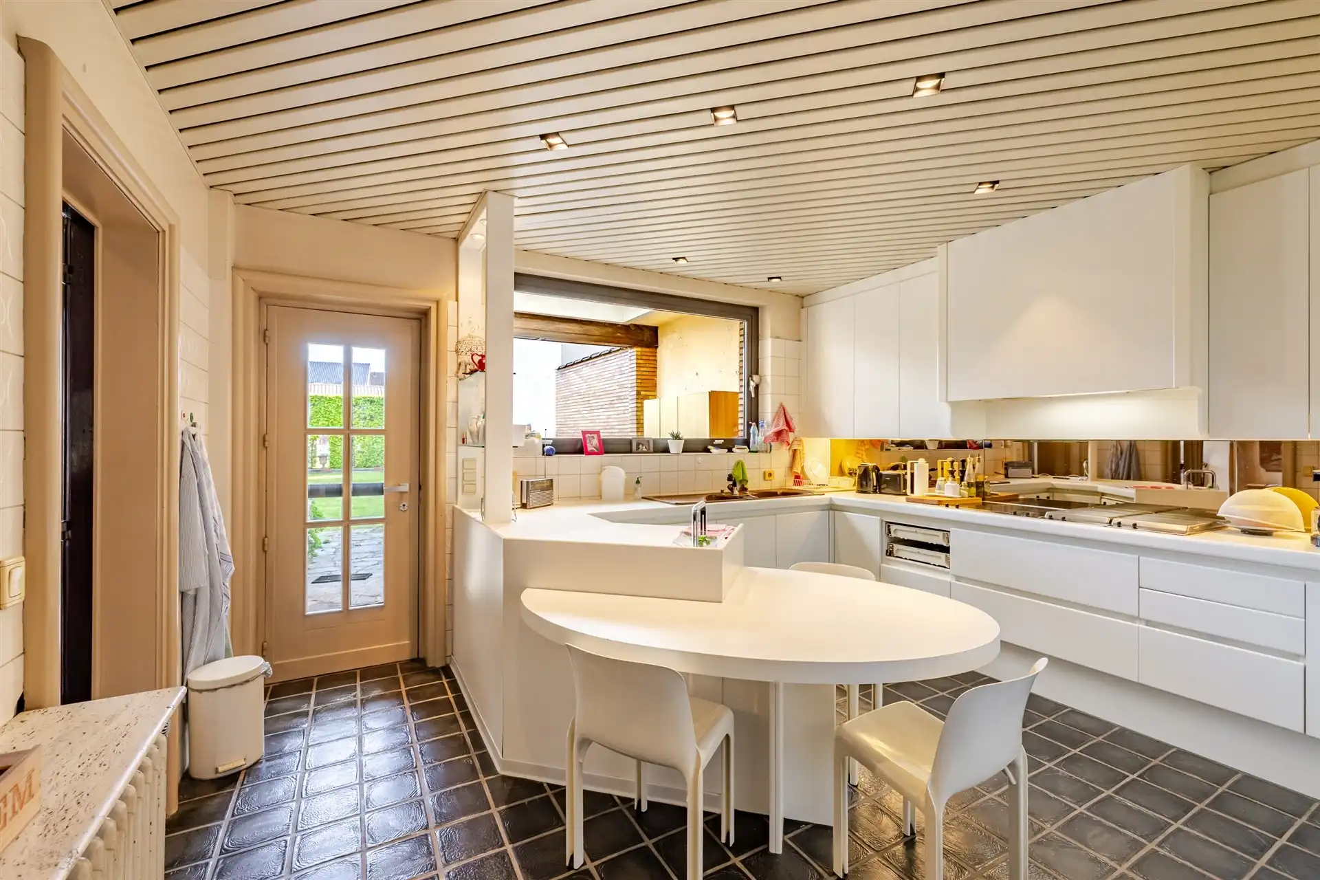 Karaktervolle herenwoning met indrukwekkende ruimte, authentieke elementen en rustige tuin nabij het stadspark foto 6