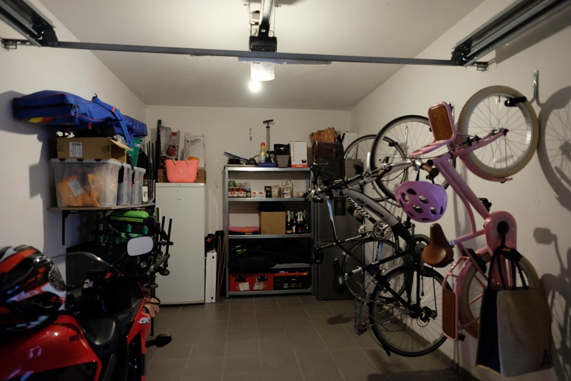 Recente rijwoning met garage foto 15