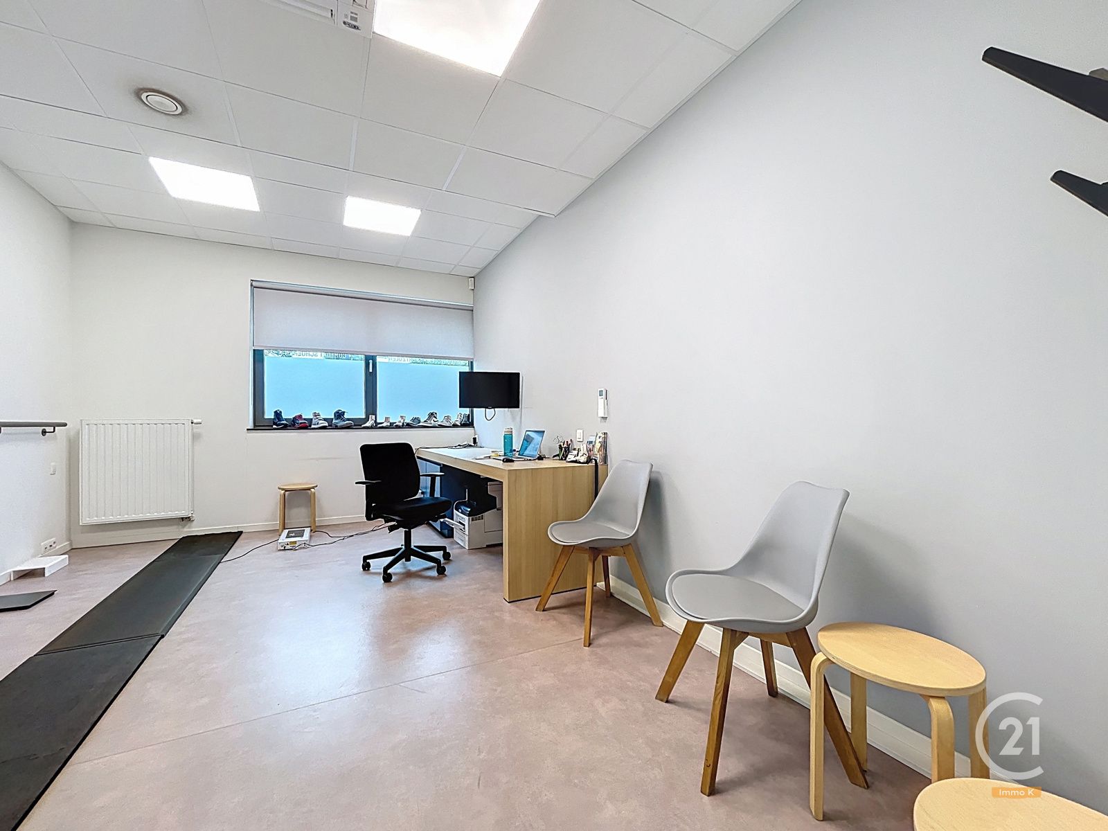 Commercieel gelegen handelsgelijkvloers met 3 privé-parkings foto 12