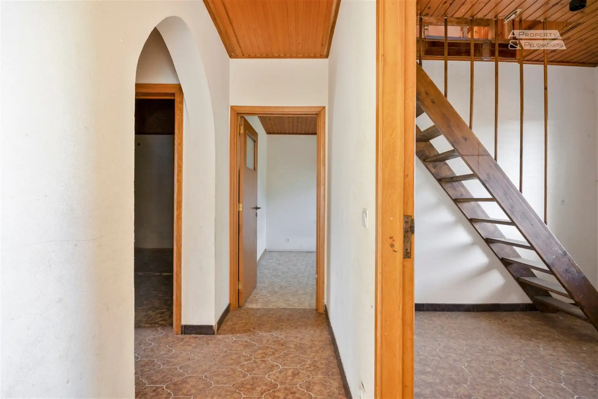 Ruime vrijstaande woning, omgeven door groene weilanden en op wandelafstand van het dorp. foto 10