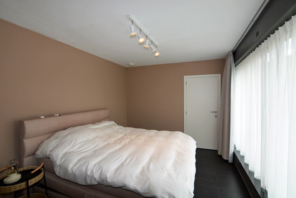 Moderne, energiezuinige woning met 4 slpks op 7a 7ca. foto 21