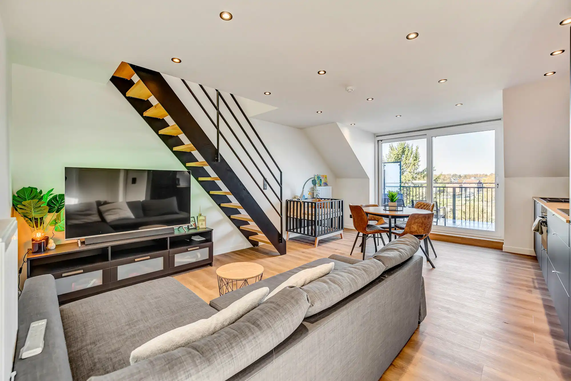 Gerenoveerd duplexappartement foto {{pictureIndex}}