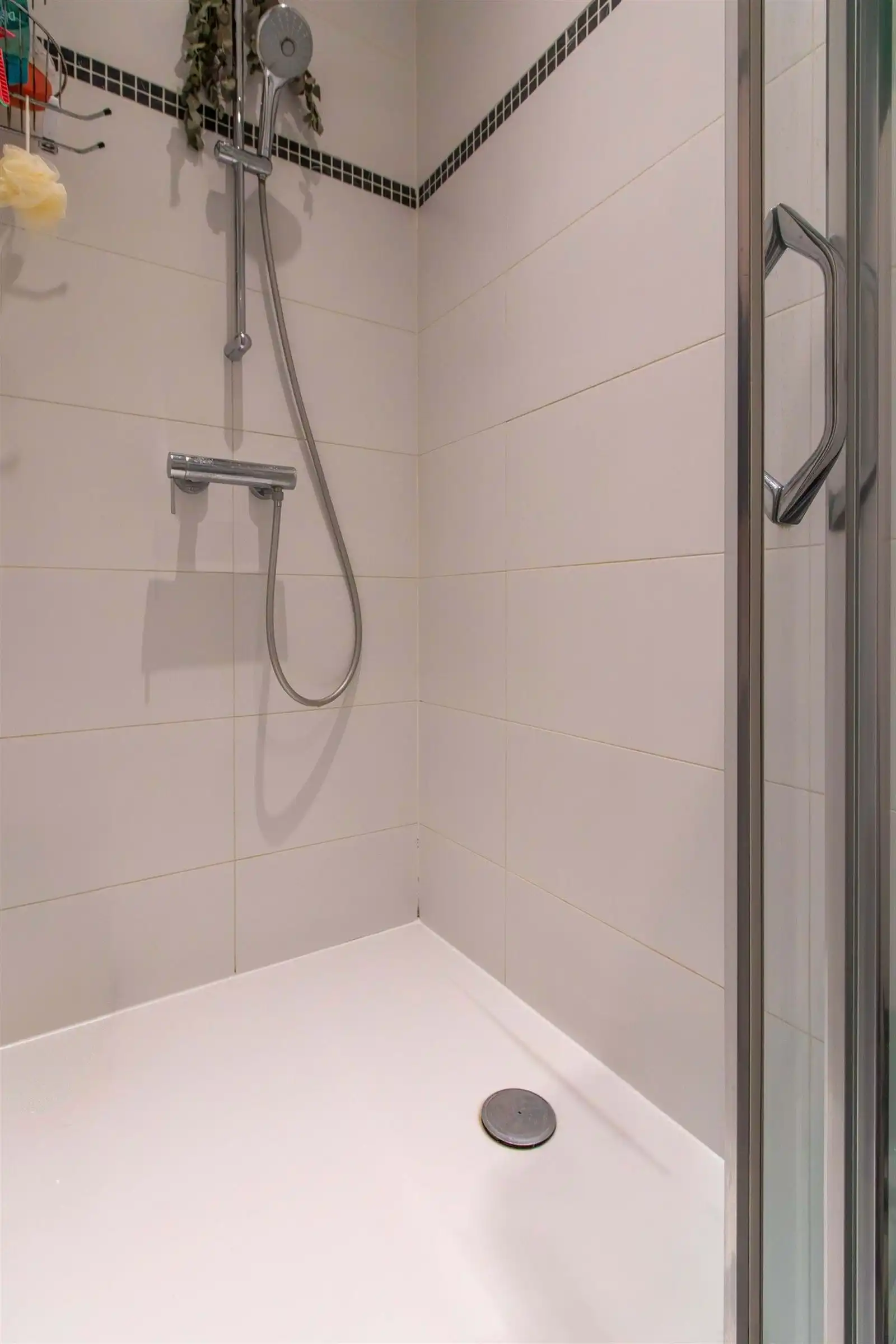 Recent appartement op gelijkvloerse verdieping met 2 slaapkamers, terras en tuin. foto 12