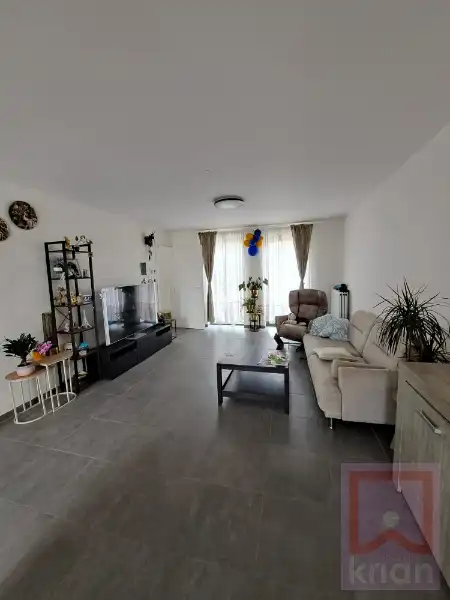 Moderne woning met 3 slaapkamers, tuin en 2 parkeerplaatsen. foto 6