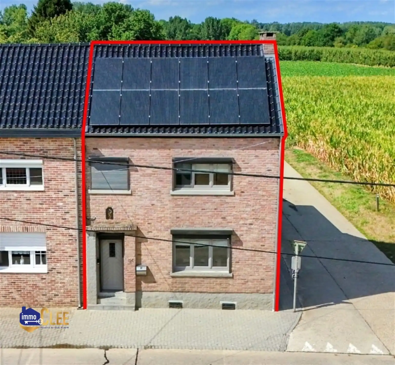 Instapklare woning omgeven door groen foto {{pictureIndex}}