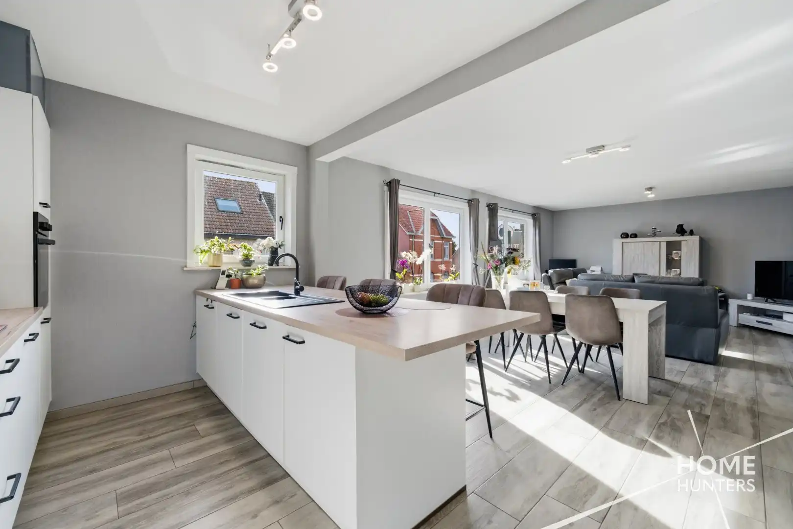LICHTRIJK EN GERENOVEERD 3-SLAAPKAMERAPPARTEMENT OP CENTRALE LIGGING IN OUDENBURG foto 12