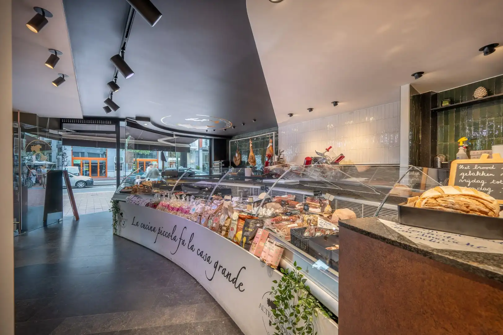 Verhuurd Horecapand Lippenslaan 163 met 5% netto rendement foto {{pictureIndex}}