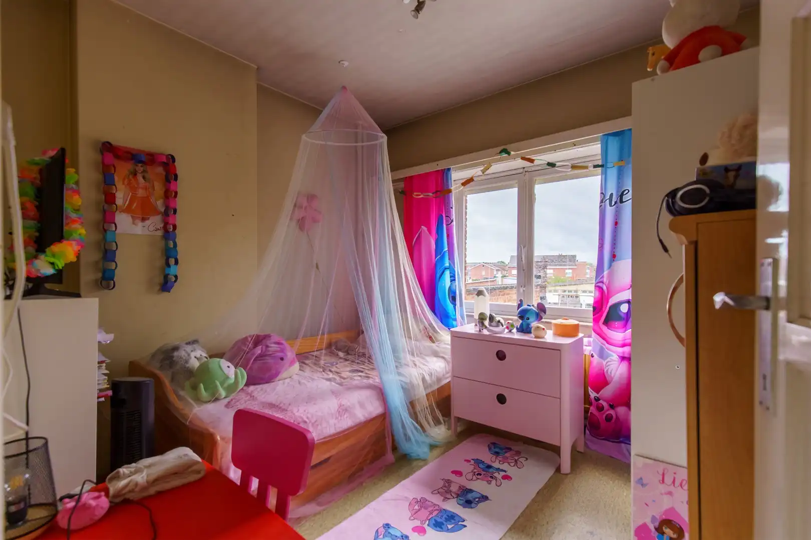 Ruime woning met vier slaapkamers en grote tuin foto 25