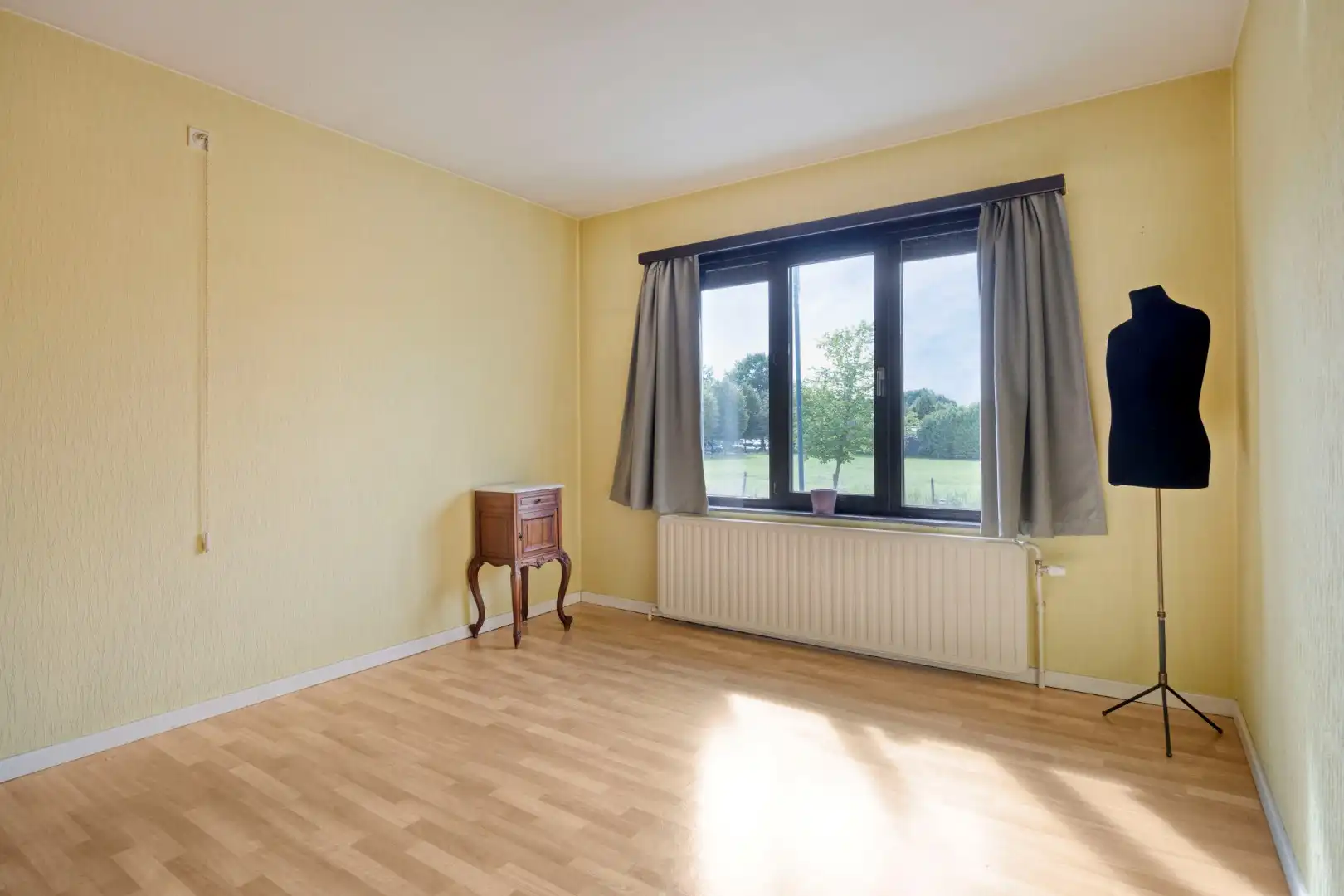 Gelijkvloerse woning met 3 slpks op een uniek perceel van 2.164 m² nabij de Markt !  foto 9