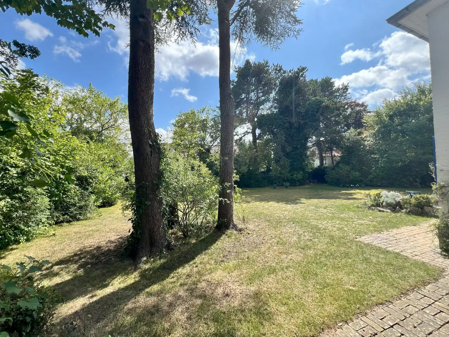 Imposante karaktervolle villa ideaal gelegen in het hart van het Zoute foto 3