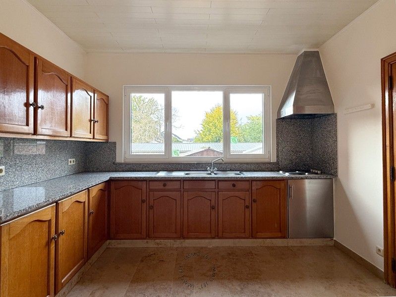 Ruim duplex appartement met 2 slaapkamers nabij centrum Beveren foto 7