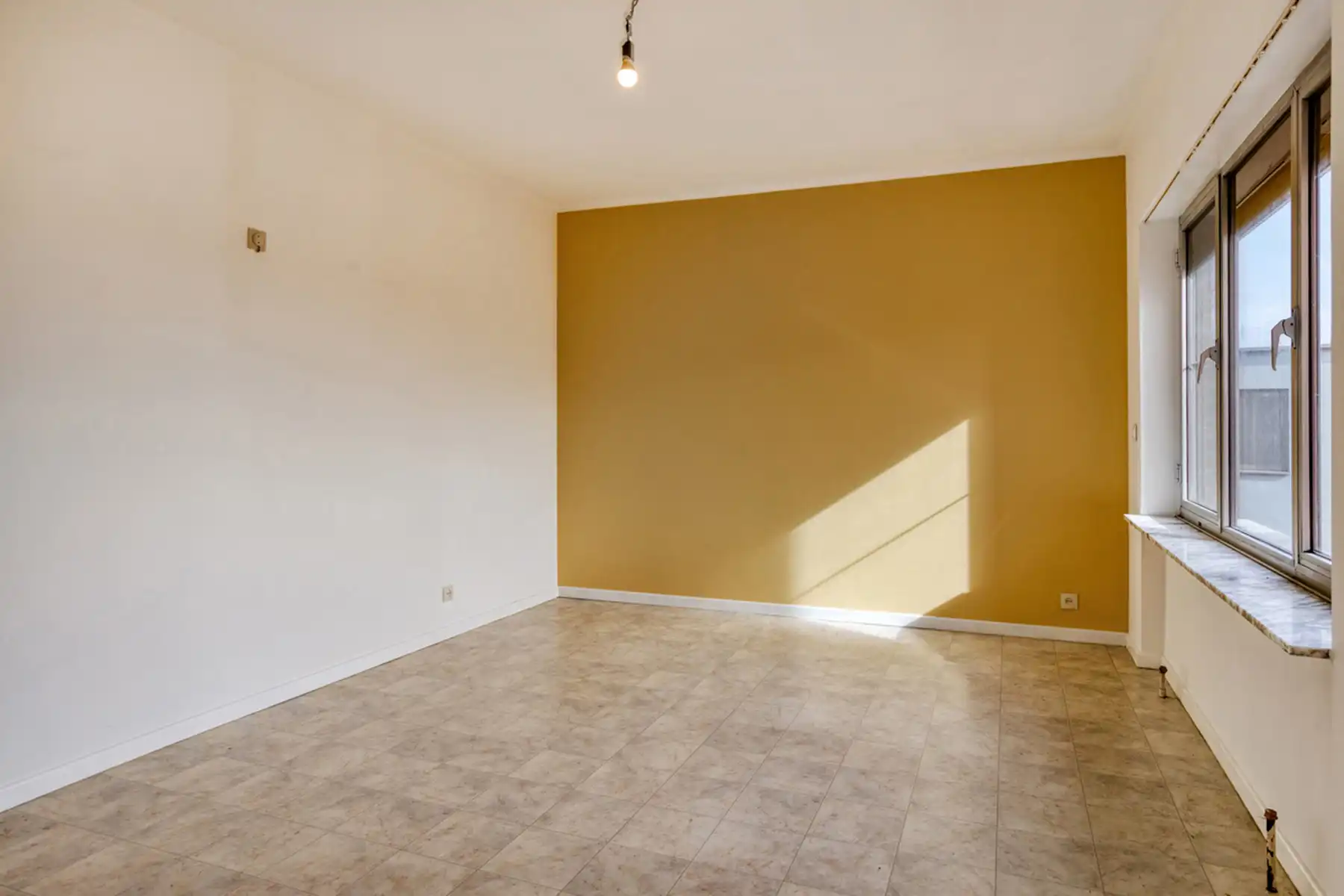 Vernieuwd 3-slaapkamerappartement met garage in hartje Aalst foto 15