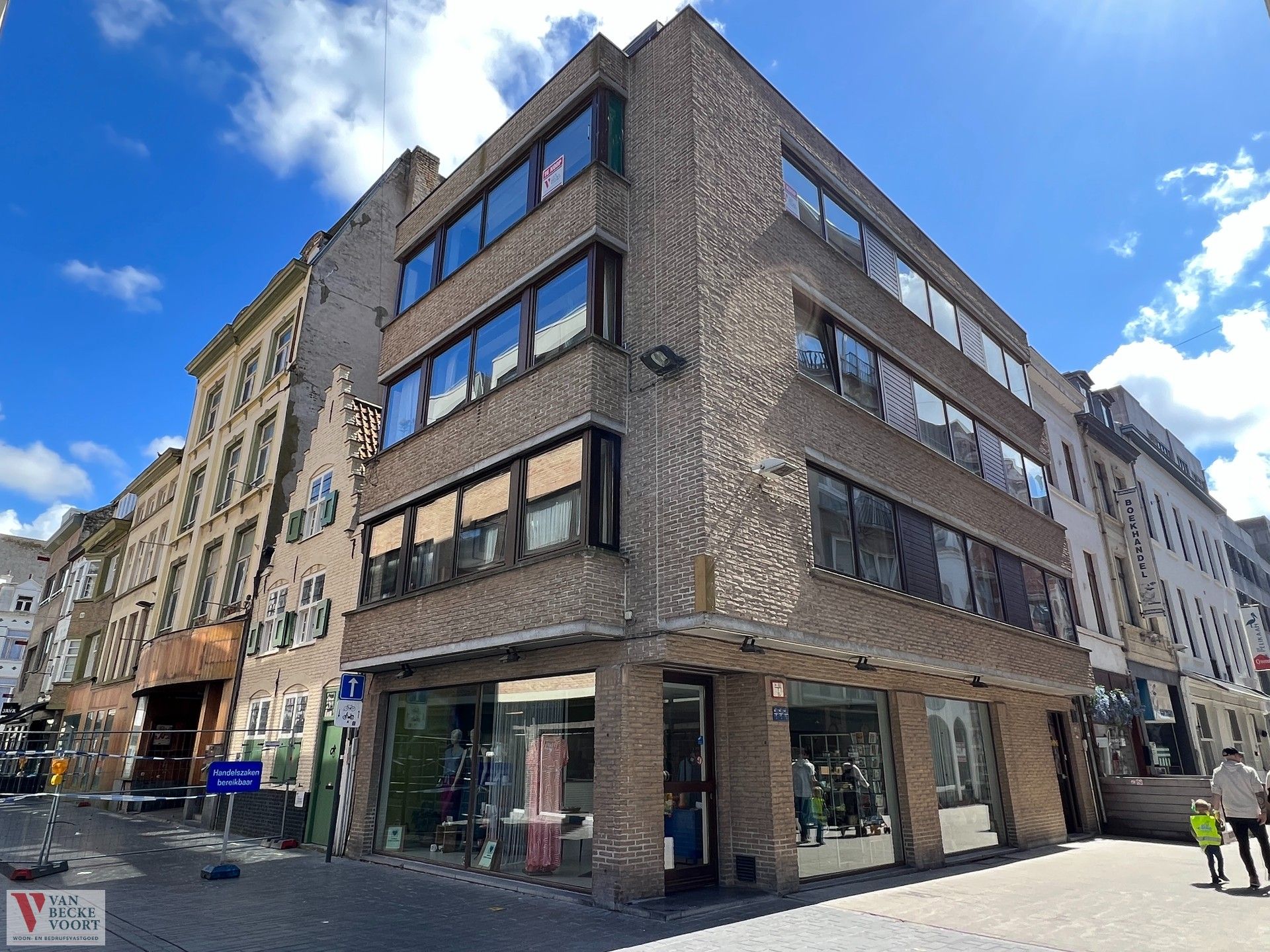 Ruim hoekappartement met zicht op centrale pleinlocatie foto 10