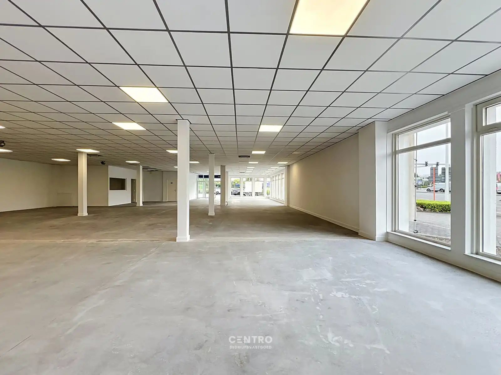 Schitterend gelegen KANTOOR/WINKELRUIMTE (AAA-locatie met TOP visibiliteit !) te Roeselare. foto 9