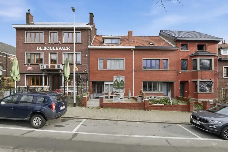 RUIME EN LICHTRIJKE GEZINSWONING MET GARAGE, TERRAS EN SAUNA IN TONGEREN foto 2