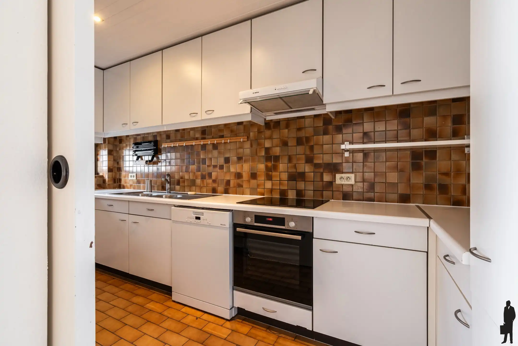 3 slpk-appartement met dubbele staanplaats in centrum Hove foto 7