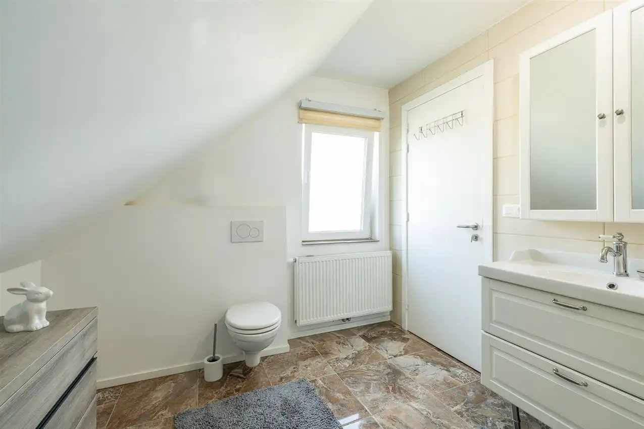 villastijl,vernieuwd in 2018, label D, mooi perceel foto 25