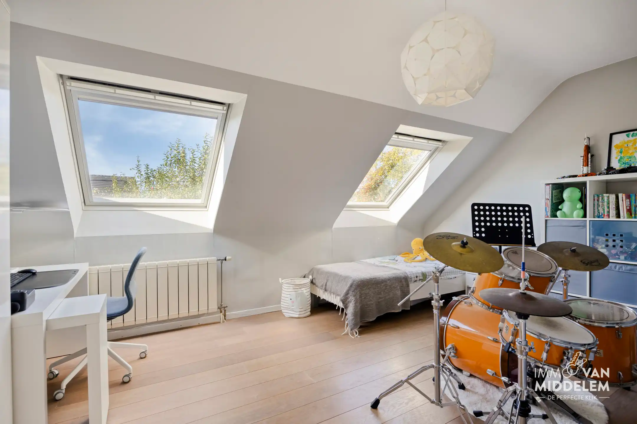 RUIME VILLA MET 4 KAMERS, GARAGE EN PRACHTIG AANGELEGDE TUIN foto 11