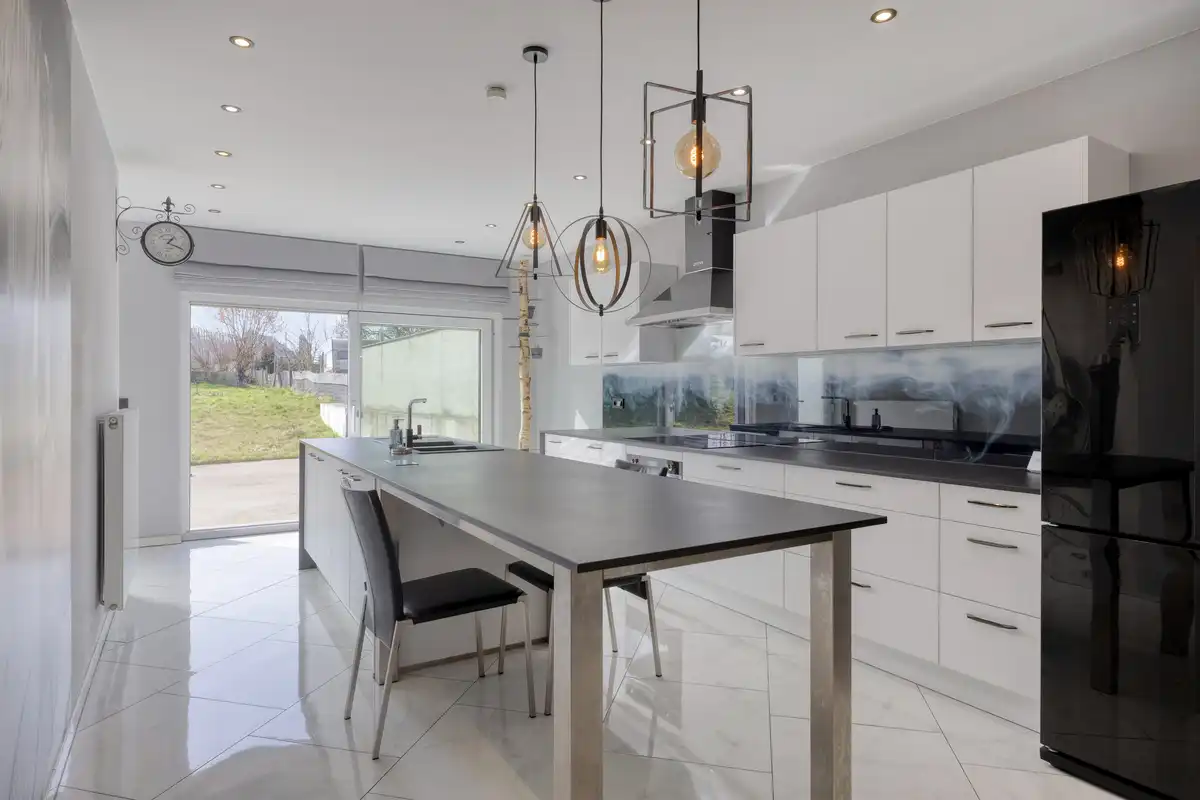 Energiezuinige en instapklare woning met grote tuin, superrustig gelegen aan natuurgebied. foto {{pictureIndex}}