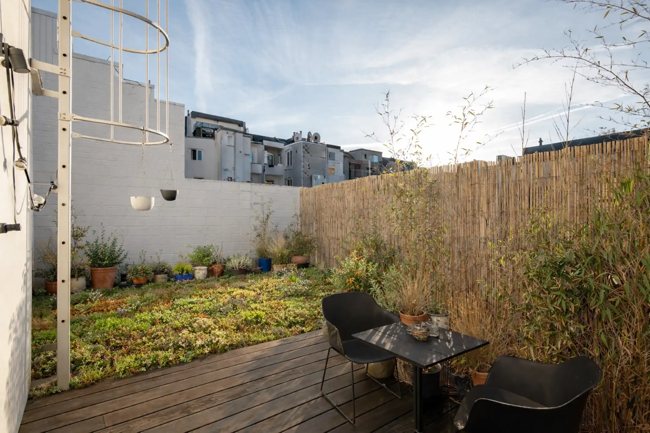 Lichtrijk appartement met hoge plafonds en terras foto 6