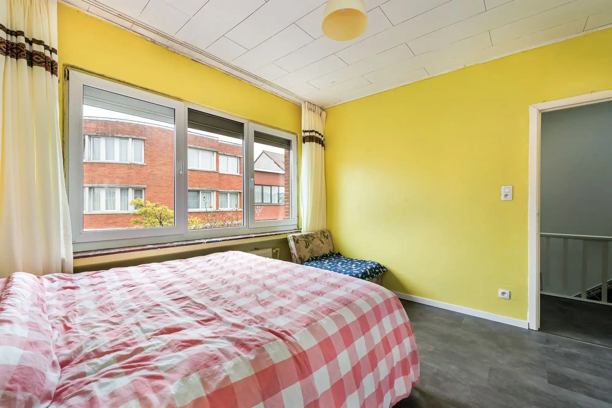 Huis met drie slaapkamers en leuke stadstuin.  foto 12