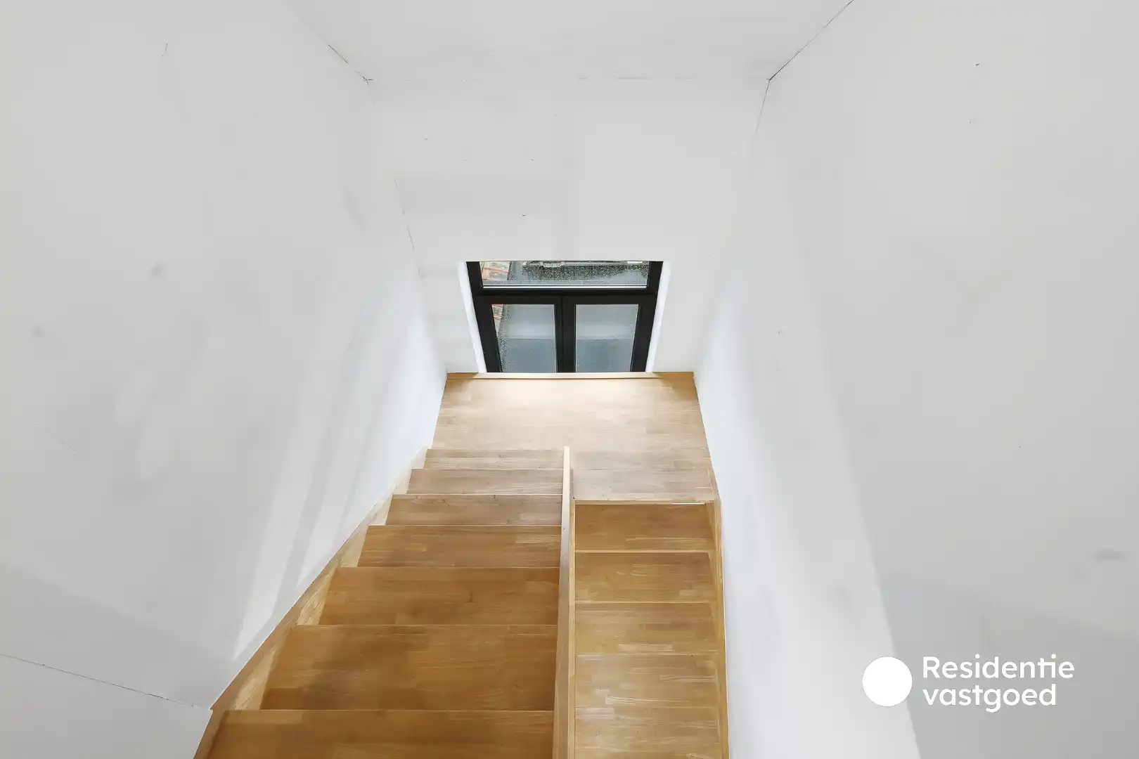 Karaktervolle en instapklare gezinswoning met vier slaapkamers foto 20