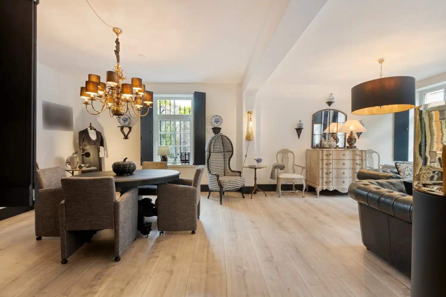 Karaktervolle woonst met indrukwekkend interieur in hartje Oud-Rekem! foto 12