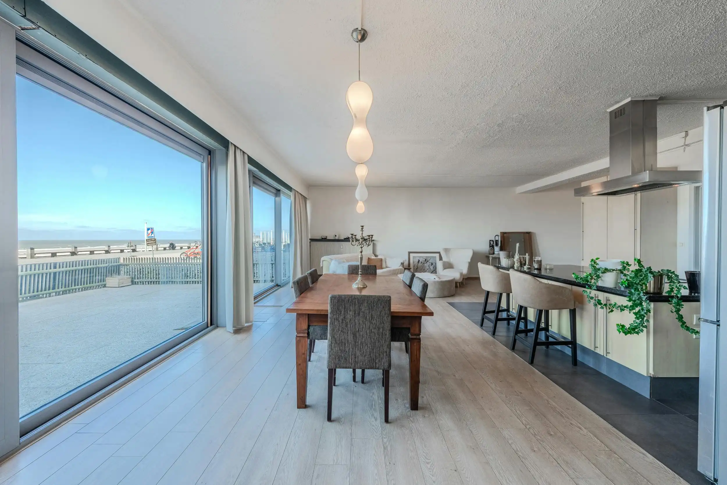 Gelijkvloers appartement (165m²) met zeezicht te Oostende foto 3