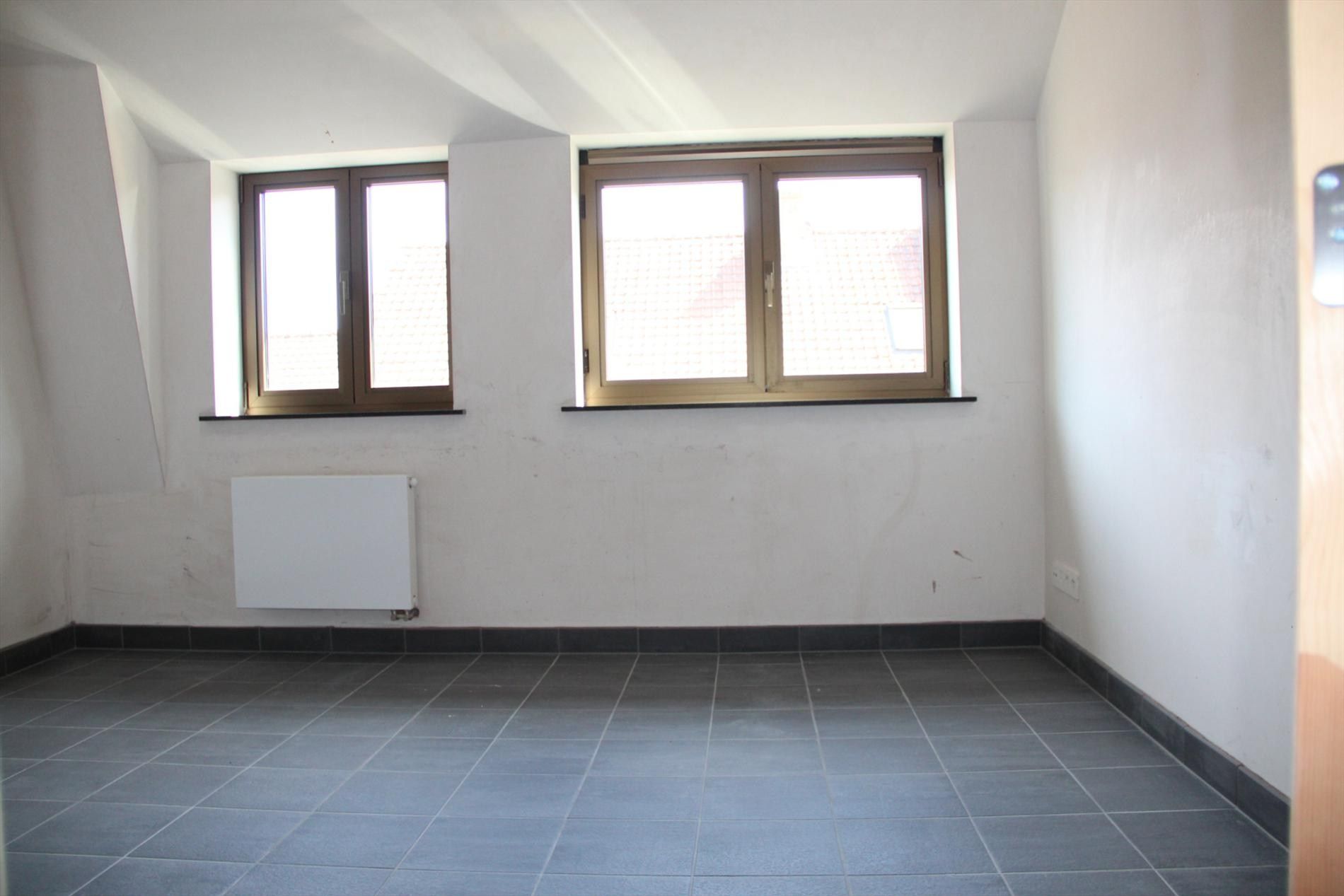 RUIM APPARTEMENT MET 3 SLAAPKAMERS EN TERRAS IN CENTRUM IEPER foto 10