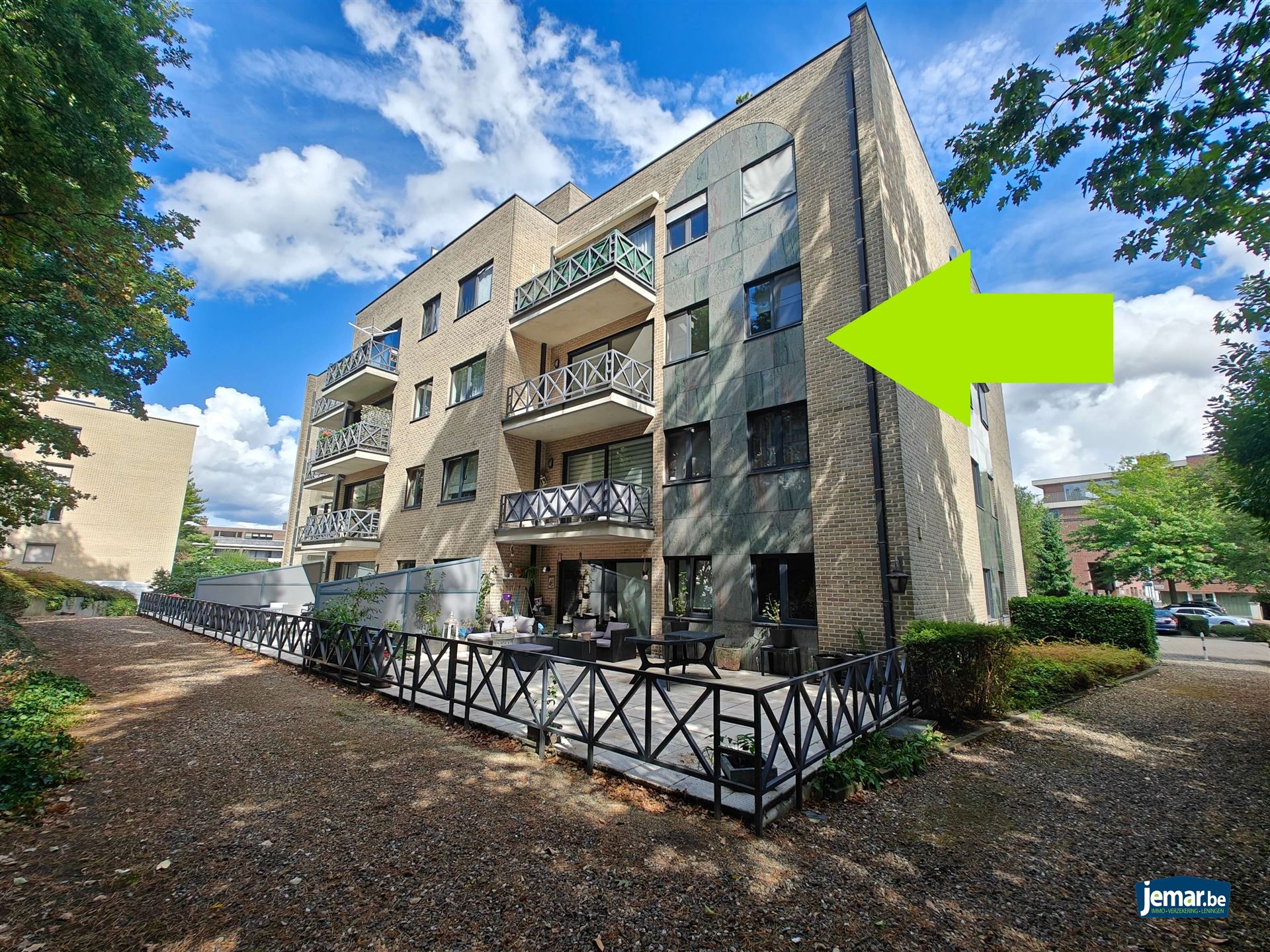 Instapklaar gerenoveerd appartement met 2 slaapkamers, ondergrondsparking en  berging  foto {{pictureIndex}}