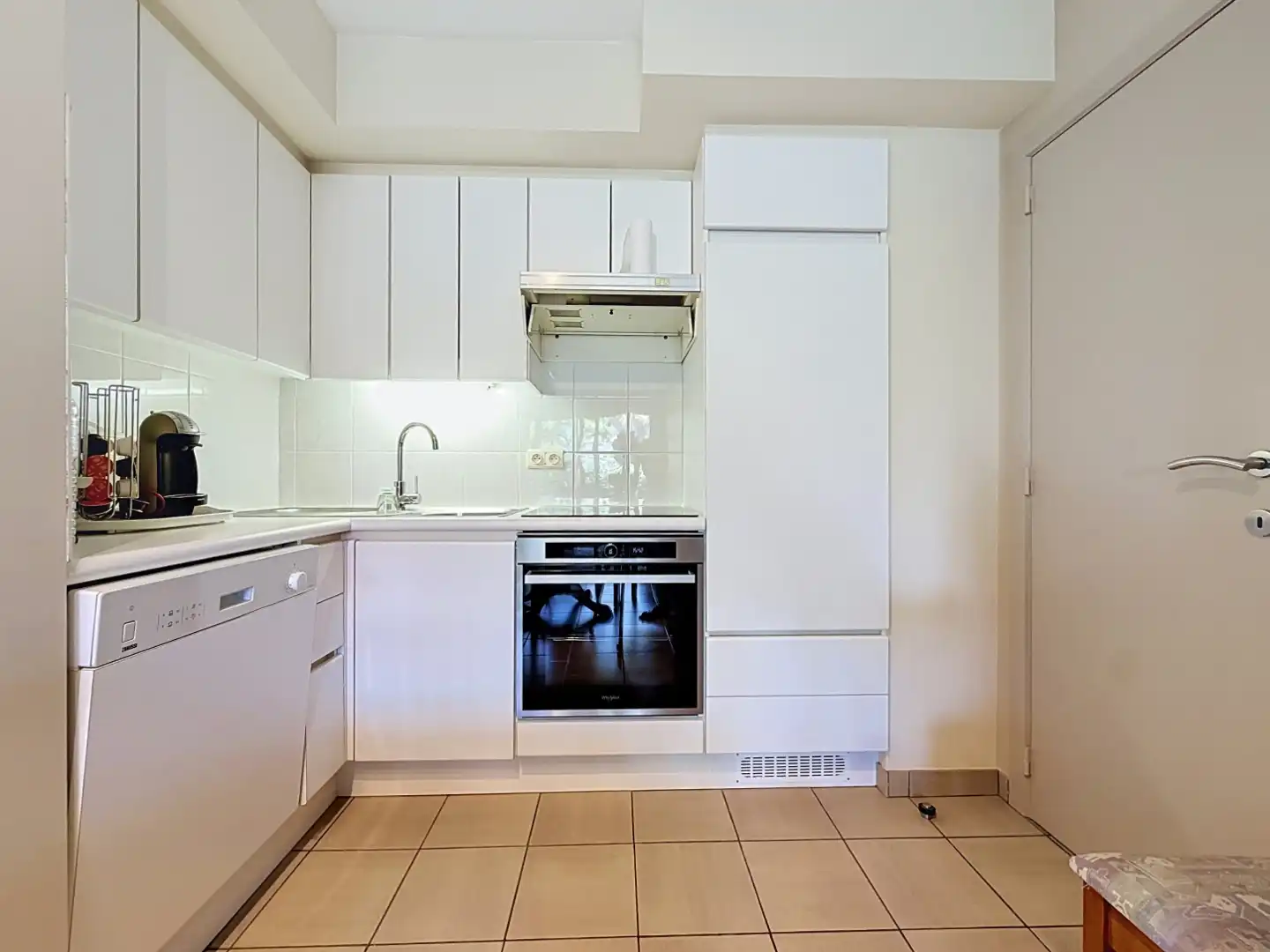 Instapklaar appartement Inclusief autostaanplaats nabij het strand van Nieuwpoort foto 4