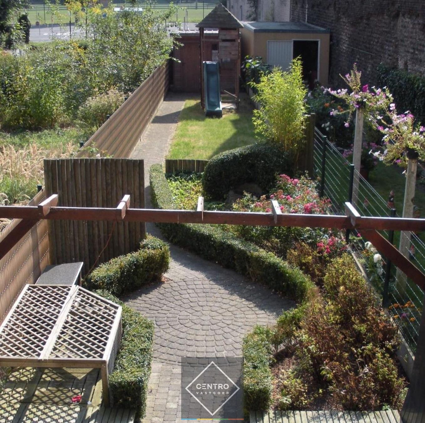 Ruime woning met 3 slpks en grote tuin in het centrum van Menen! foto 2