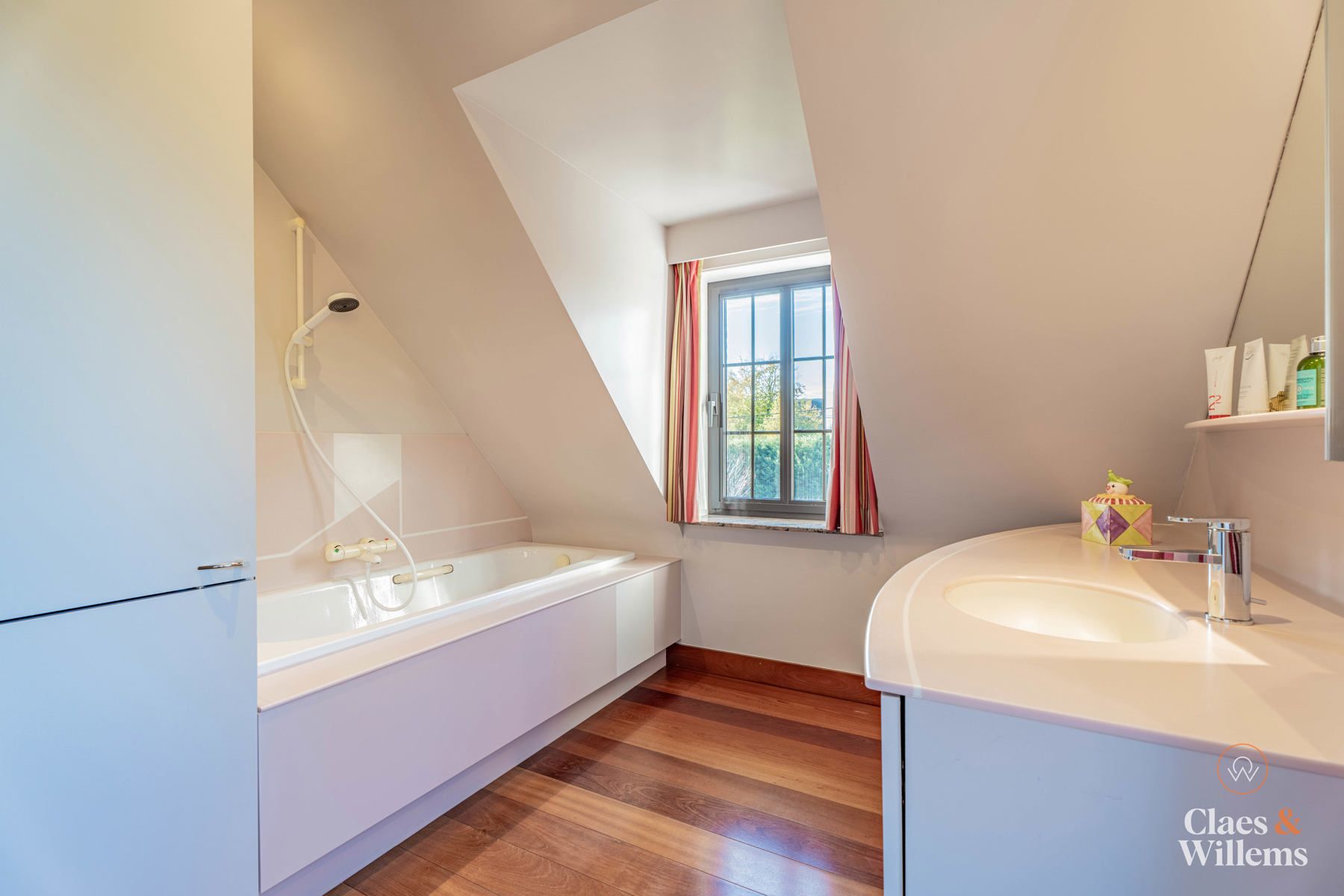 Ruime gezinswoning met praktijk- of kantoorruimte foto 26