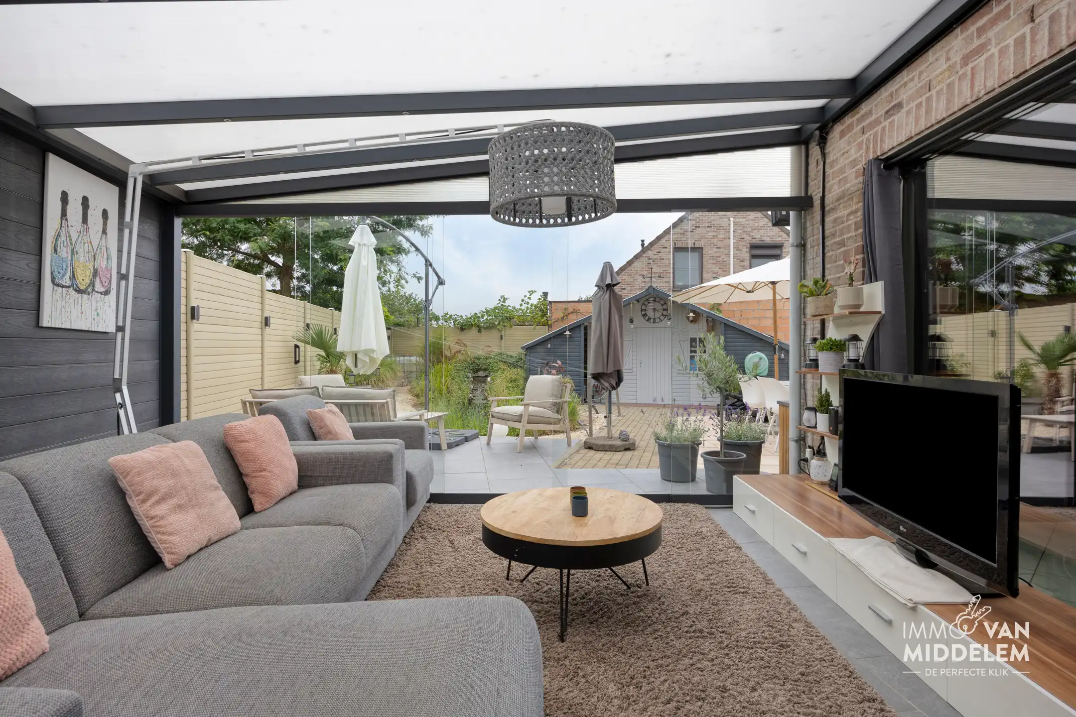 INSTAPKLARE WONING MET 3 KAMERS, ZWEMBAD, GARAGE EN TUIN foto 9