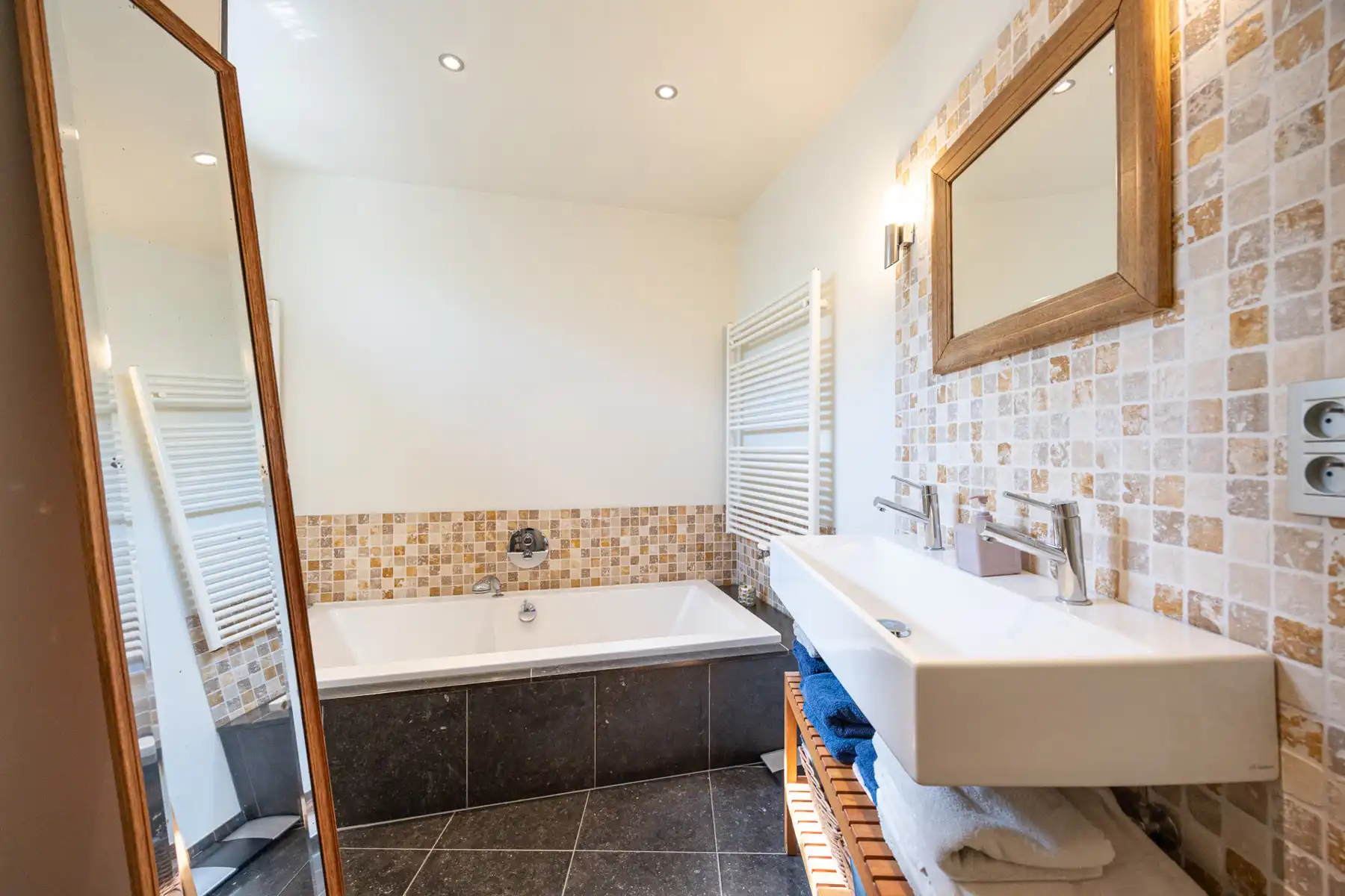 Ruime gezinswoning met rustige tuin en 4 slaapkamers. foto 11