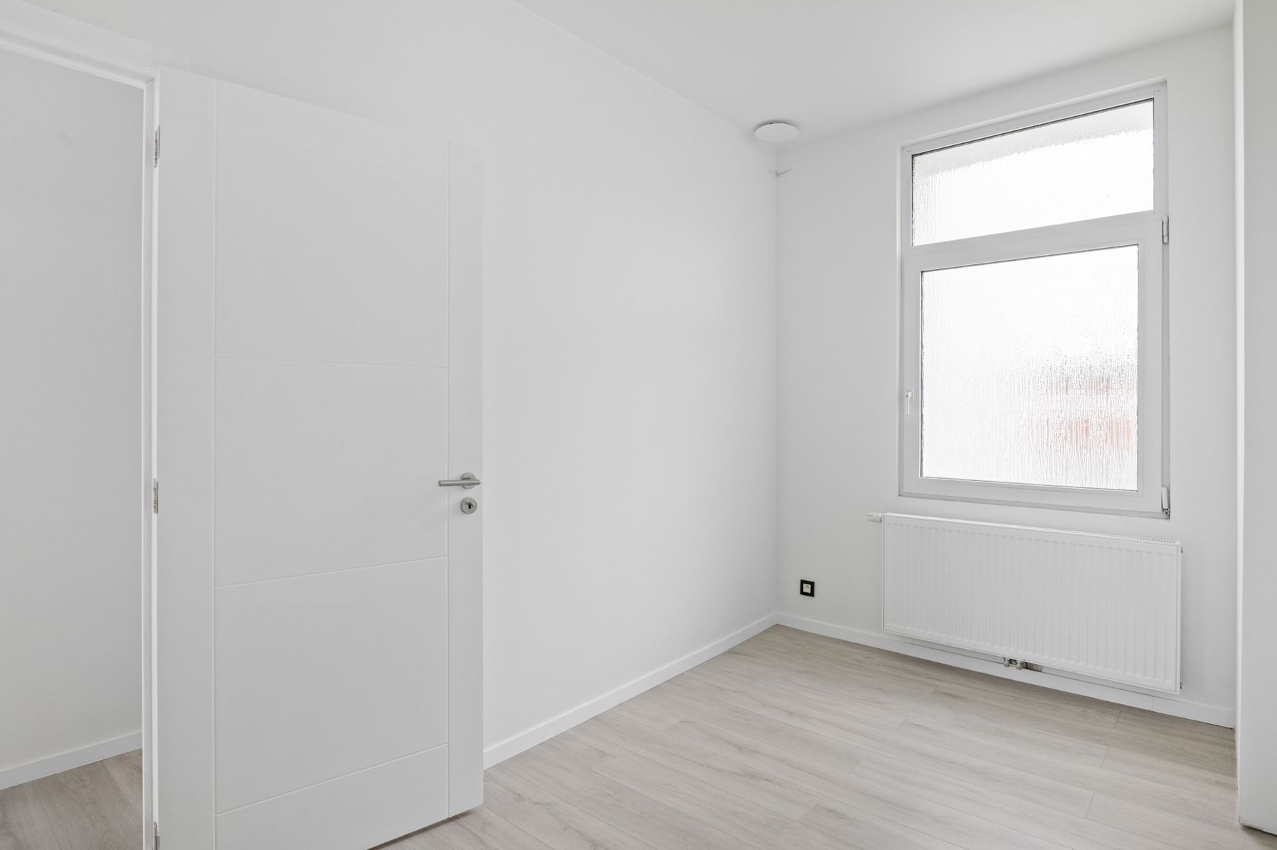 Luxe gerenoveerde woning met 4 slpk en garage foto 17