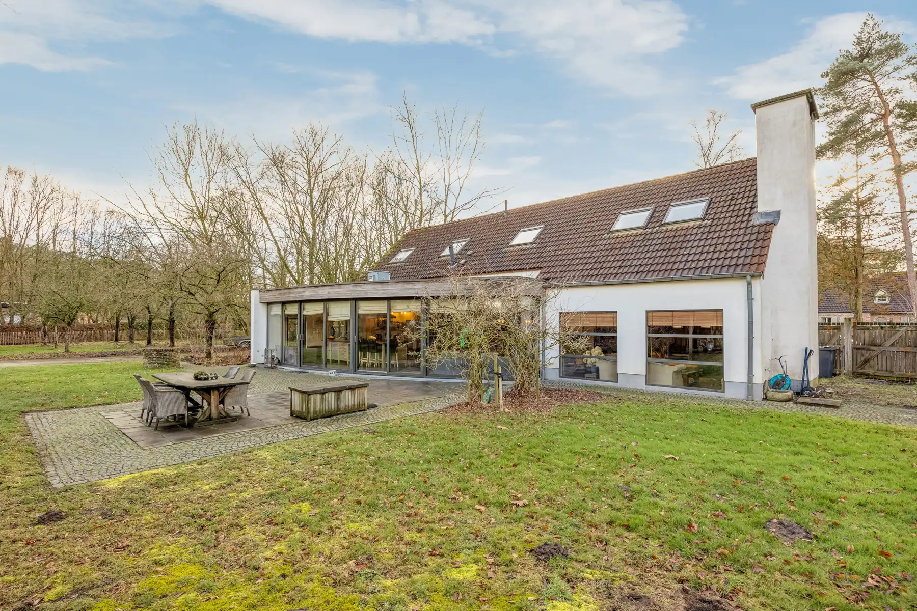 Gerenoveerde hoeve met weiland en stallen op ca. 11 000 m²  foto 23