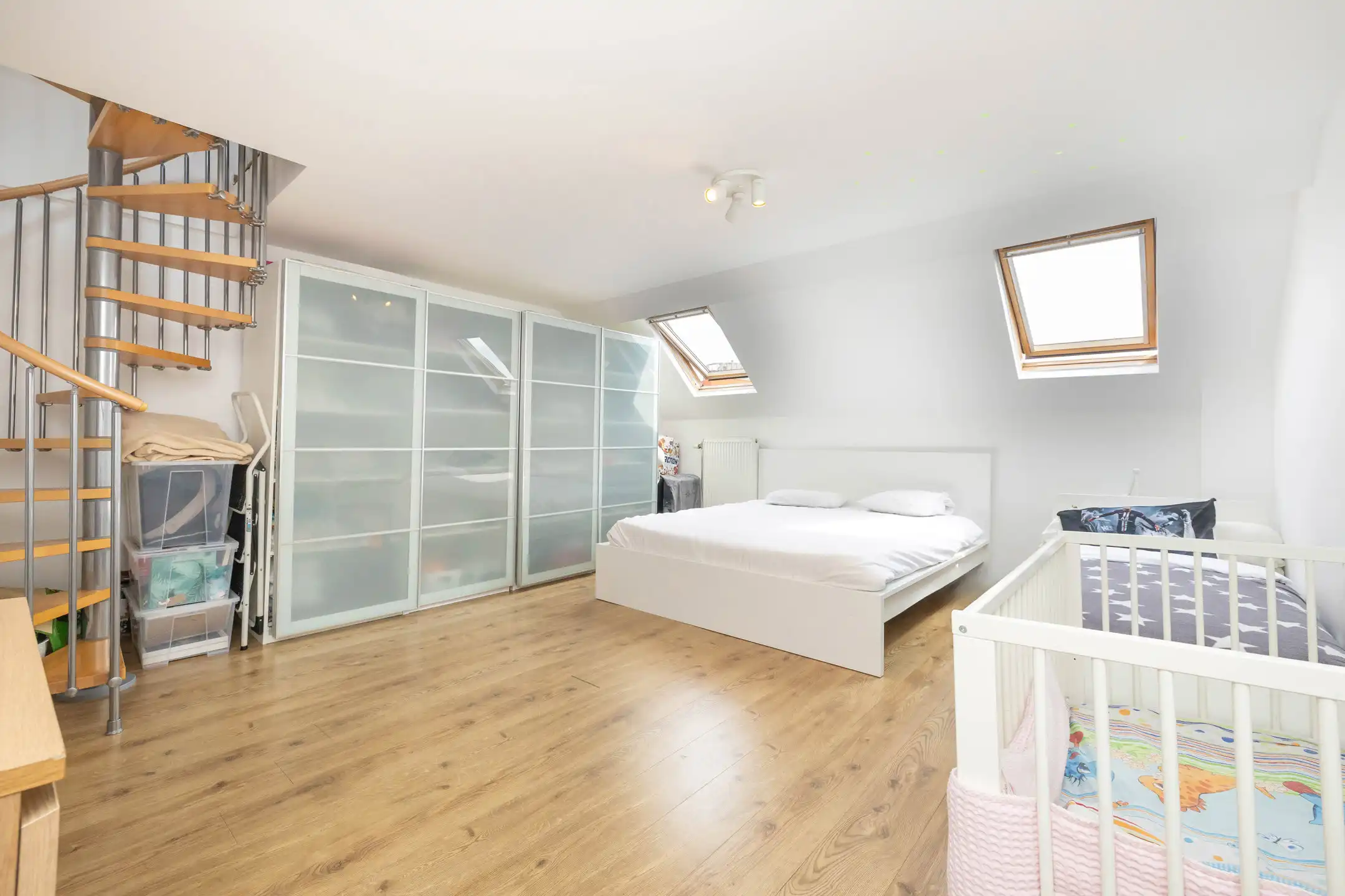 Woning van ± 150 m² met atelier/opslagruimte van ± 100 m² foto 15